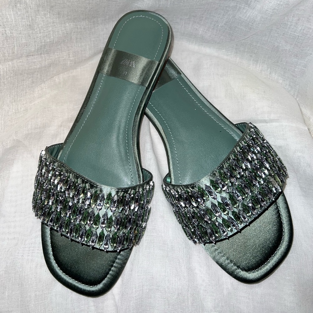 Zara Slides